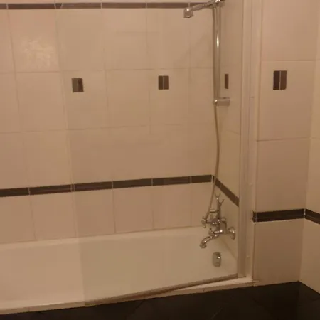 Sleeps 4 Air Con Wifi Cannes