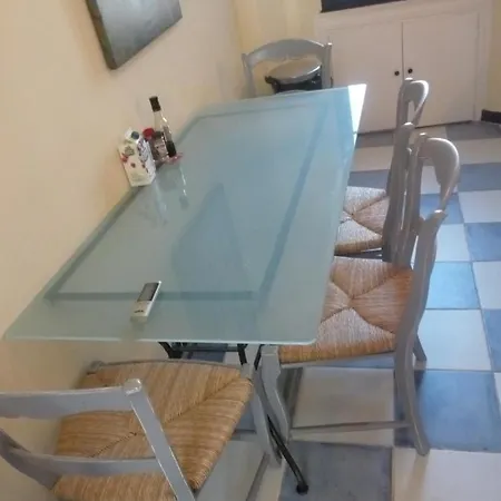Sleeps 4 Air Con Wifi Apartament
